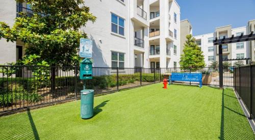 Dallas Apartment | Tranquil 2BR I Pool I Gym I Parking I Workspace