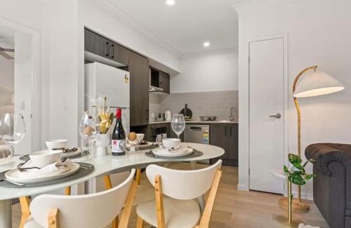 Browns Plains House | Tranquil 2BR Retreat with Local Charm and Comfort