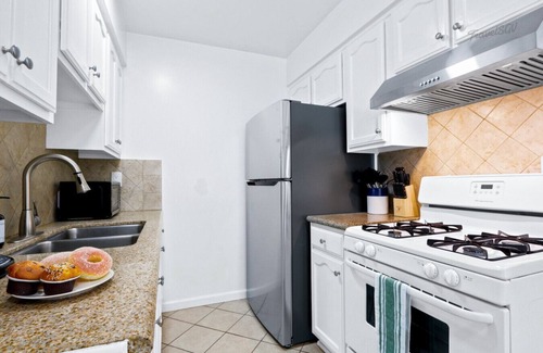 Alhambra Apartment | Tranquil 2BR Unit + Parking + Near DTLA #TravelSGV