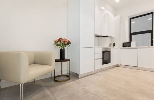 London City Centre Apartment | Tranquil 3 Bedroom a few steps from Covent Garden