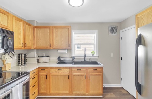 Lansing House | Tranquil 3-bedroom house with WiFi in Lansing