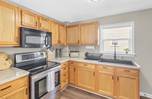 Lansing House | Tranquil 3-bedroom house with WiFi in Lansing