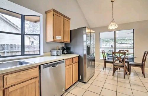 Cedar Park House | Tranquil 3 BR Oasis : Relaxing Suburn Austin heaven