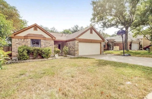 Cedar Park House | Tranquil 3 BR Oasis : Relaxing Suburn Austin heaven