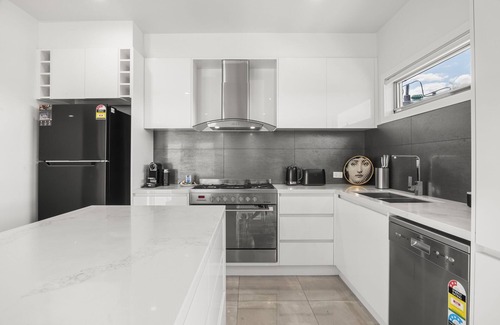 Strathmore House | Tranquil 4-Bed Oasis with Garden & BBQ