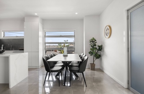 Strathmore House | Tranquil 4-Bed Oasis with Garden & BBQ