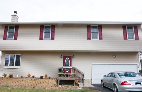 Fox Valley House | Tranquil 4-bedroom house in Glen Ellyn.Your ideal home away from home!