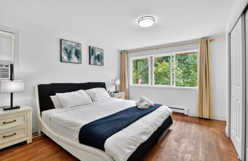 Sammamish House | Tranquil 4BR Escape Deck, Huge Yard & Nature home