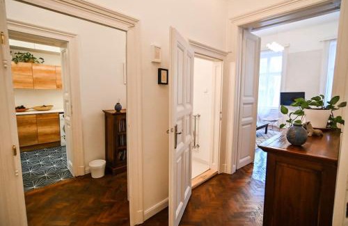 Nepszinhaz negyed Apartment | Tranquil and Charming One Bedroom Apartment