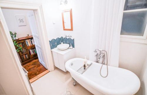 Nepszinhaz negyed Apartment | Tranquil and Charming One Bedroom Apartment