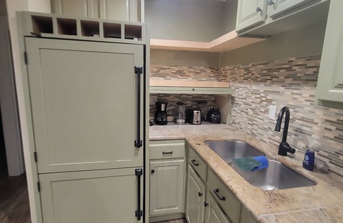 Williams Town Condo | Tranquil and Cozy Space Nestled Steps From The Beach