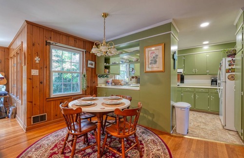 Drayton House | Tranquil and Stylish 4BR House Surrounded by Nature in Spartanburg