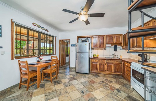 Junquillal House | Tranquil beachfront home with pool and high speed internet - Punta Paraiso