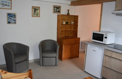 Pralognan-la-Vanoise Apartment | Tranquil Chalet Flat - Terrace, Garden, Close to Ski Lifts, Pets Allowed