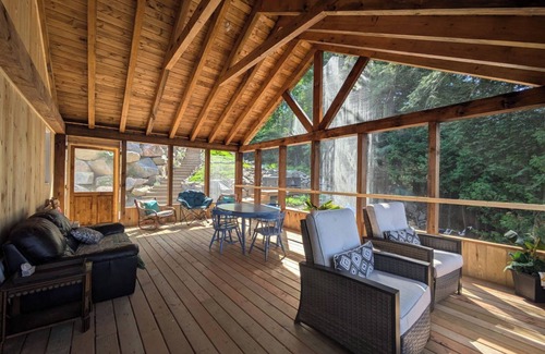 Val-des-Monts Ski Chalet | Tranquil Comforts Lake Front Paradise