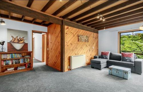 Lower Hutt Apartment | tranquil cosy bush cabin