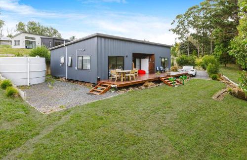 Pokeno House | Tranquil Countryside Retreat with Modern Amenities