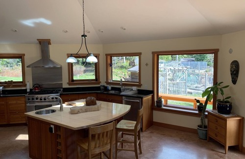 Lake Cowichan Villa | Tranquil Cowichan Riverfront Home
