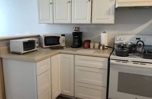 Josephine Cottage | Tranquil Cozy One Bedroom Waterfront House