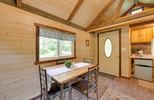 Narvon Apartment | Tranquil Creekside Cabin in Dutch Country!