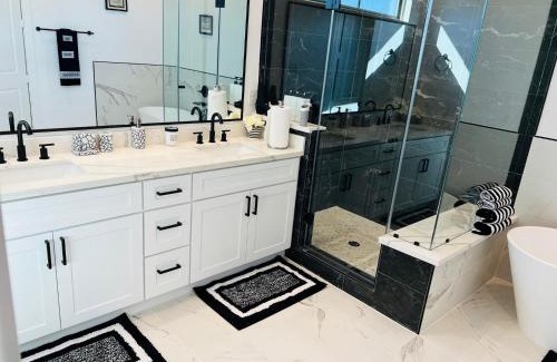 South Central Houston House | Tranquil Downtown Escape with Backyard