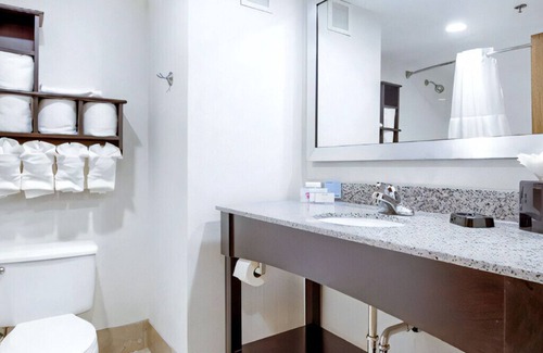 Tillmans Corner House | Tranquil & Elegant King Room! Modern Amenities
