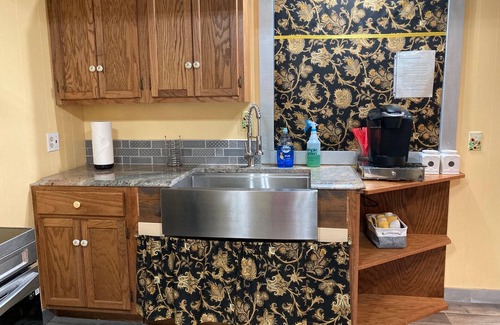 Mount Pleasant House | Tranquil Estate in the Foothills of the Ozarks, sleeps 18