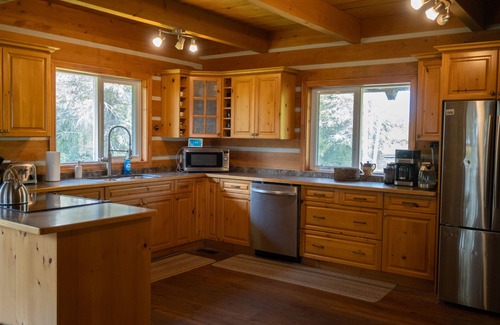 Carrying Place Cottage | Tranquil family friendly waterfront chalet
