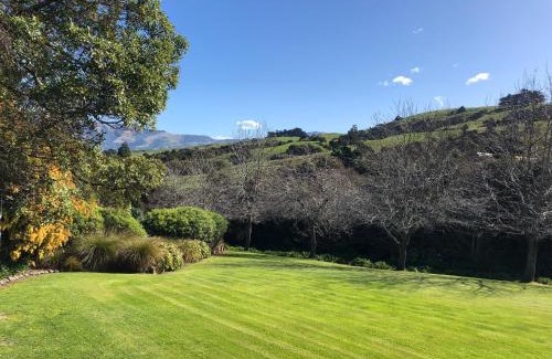 Akaroa House | Tranquil Family Retreat