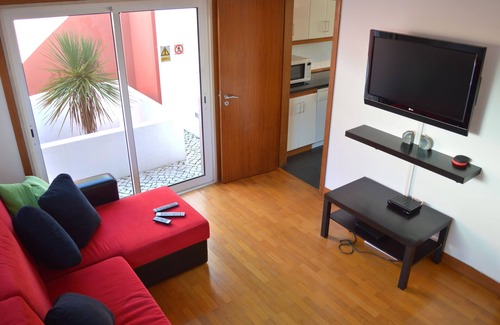 Foz do Arelho Villa | Tranquil family villa with lovely sea view, easy stroll to centre and beach.