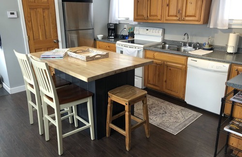Newbury Cottage | Tranquil Getaway-Dartmouth Lake Sunapee Region
