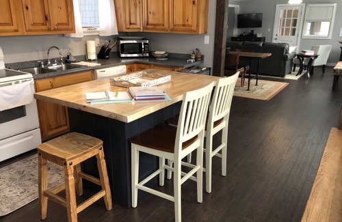 Newbury Cottage | Tranquil Getaway-Dartmouth Lake Sunapee Region