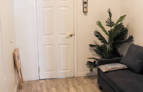 Queens Apartment | Tranquil Getaway in Queens ~ Fully Equipped Unit