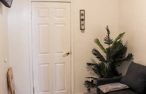 Queens Apartment | Tranquil Getaway in Queens ~ Fully Equipped Unit