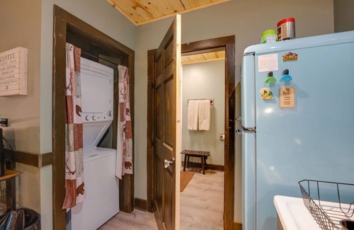 Irvine Cabin | Tranquil Getaway in the Woods ~ Sunset Ridge