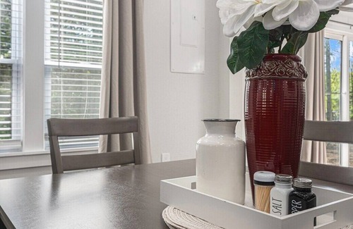 Grandview House | Tranquil Getaway l 3 BDRM l Long stay & Fast Wi-Fi
