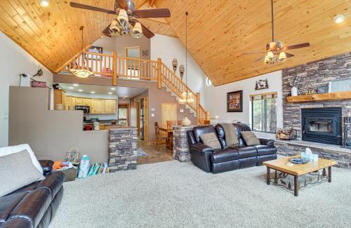 Heber House | Tranquil Heber-Overgaard Cabin with Decks and Grill!