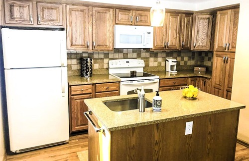 Boswell Cabin | Tranquil Hickory Hill Cottage Getaway with Hot Tub