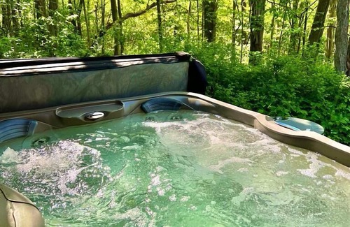 Boswell Cabin | Tranquil Hickory Hill Cottage Getaway with Hot Tub