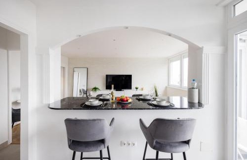 Gellert Hill Apartment | Tranquil Hideaway on Gellért Hill with Parking