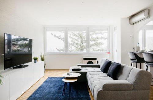 Gellert Hill Apartment | Tranquil Hideaway on Gellért Hill with Parking
