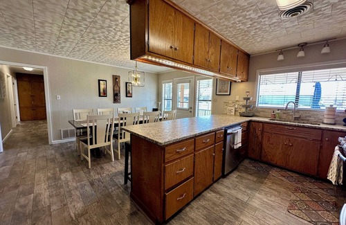 Stonewall House | Tranquil Hill Country Escape: Pet-Friendly, Near Wineries, & Stellar Stargazing!