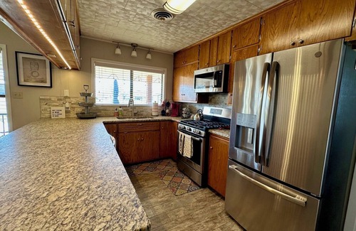 Stonewall House | Tranquil Hill Country Escape: Pet-Friendly, Near Wineries, & Stellar Stargazing!
