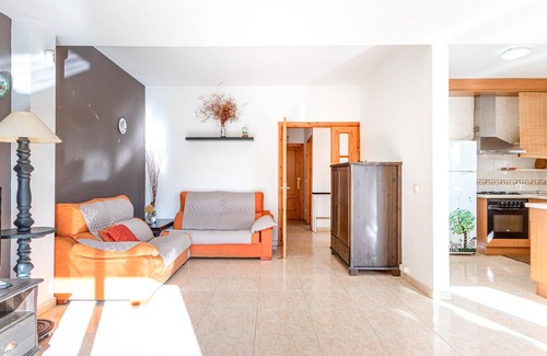 Sant Pere Pescador House | Tranquil Holiday Home for 6, Spacious Garden, Garage, Close to Village Center