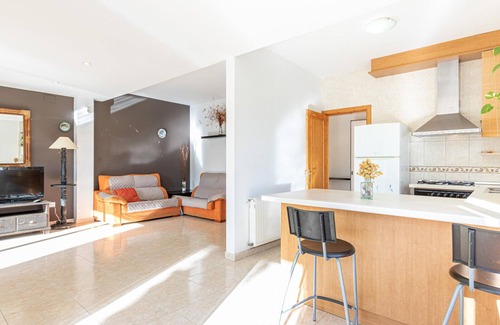 Sant Pere Pescador House | Tranquil Holiday Home for 6, Spacious Garden, Garage, Close to Village Center