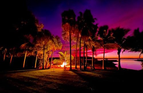 Rainbow Beach House | Tranquil holiday home on the water’s edge.