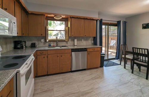 Overland Park House | Tranquil KC Retreat - great location - spacious & modern