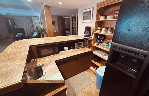 Cranberry Portage Cabin | Tranquil Lakefront Heron House