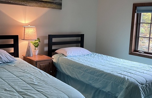 Canadian Lakes Cottage | Tranquil lake front cottage with spa tub-2 minutes to Royal restaurant and pool