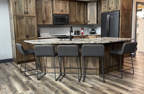 Aitkin House | Tranquil lake house retreat